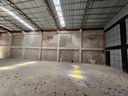 Brandnew semi commercial warehouse 300 SQM