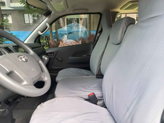 2022 Toyota hiace commuter van for rent