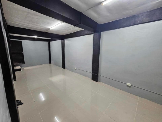 Brandnew semi commercial warehouse 300 SQM