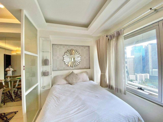 Stunning and Pet Friendly 1BR in BGC - Fairways Towers