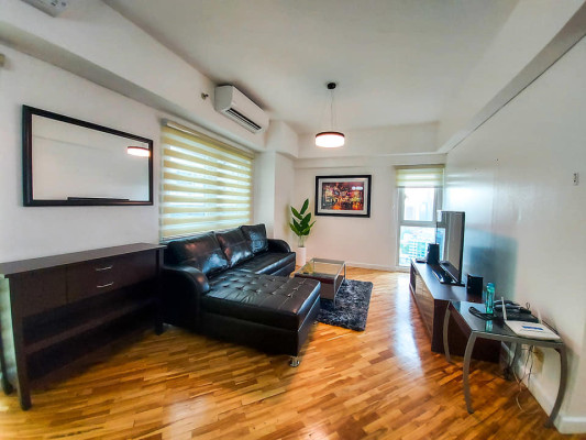 1br condo in the Manansala Rockwell, Makati