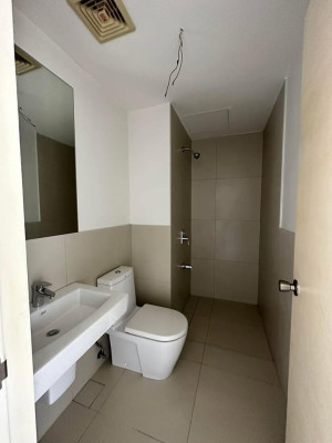 Calyx Residences 1 bedroom unit with 1 car park