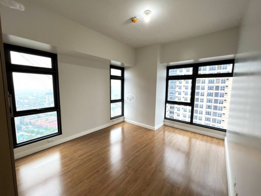 A Bright and Breezy 3 Bedroom (twin flat/ investor's unit) for Sale in Pasig