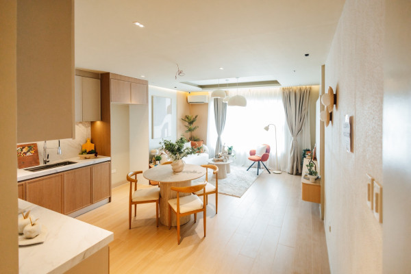 Snatch this Picturesque 4-Bedroom Townhouse