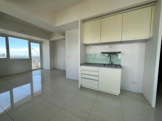 Calyx Residences 1 bedroom unit with 1 car park