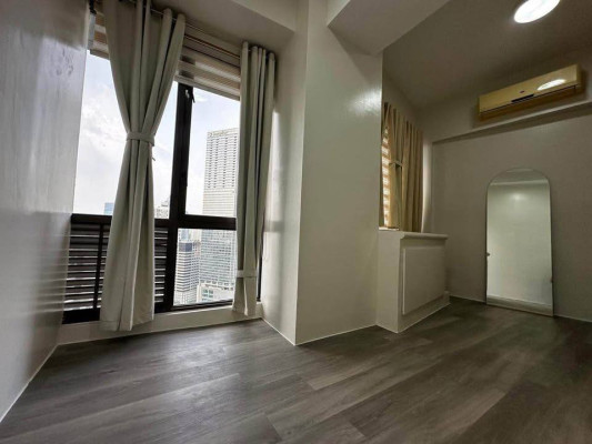 2BR Flat type unit in Bellagio 3 Condo for Sale