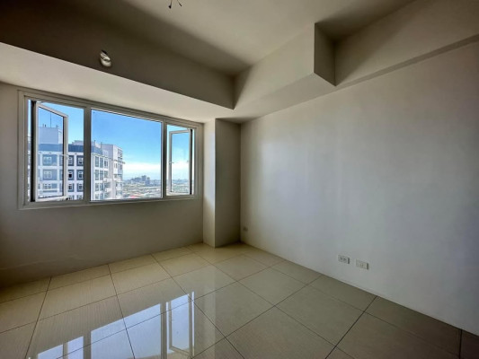 Calyx Residences 1 bedroom unit with 1 car park