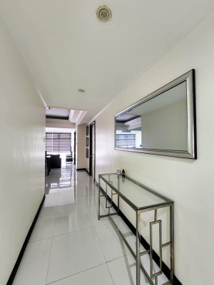 2BR Condo for SALE in One Lafayette Square Salcedo Village Makati City