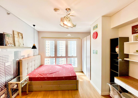 Two Serendra This fully furnished corner unit offers sweeping vistas of Laguna