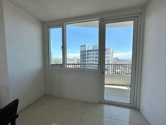 Calyx Residences 1 bedroom unit with 1 car park