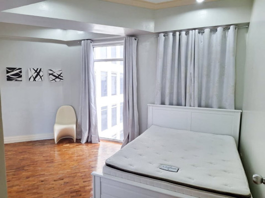 Salcedo Park Tower Makati For Sale