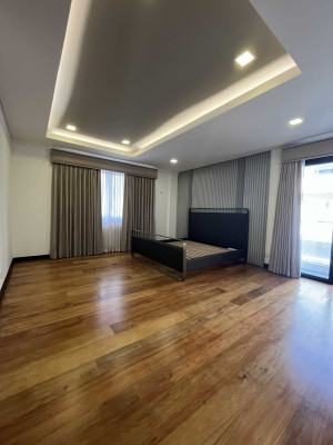 Grab this Spacious Single-Detached Townhouse in New Manila