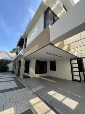 Grab this Spacious Single-Detached Townhouse in New Manila