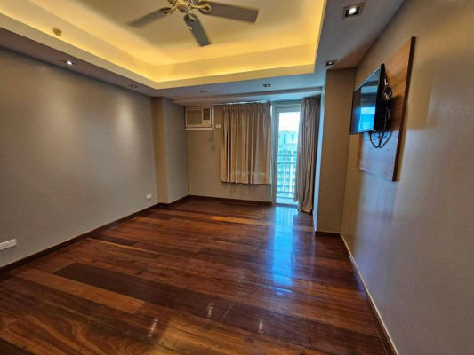 A Stylish 3 Bedroom Condo for Sale in The Grove, Rockwell