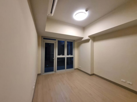 Semi-furnished 3-bedroom condo for sale with parking at Uptown Parksuites tower