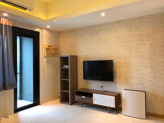 BGC condo Icon Plaza for rush sale