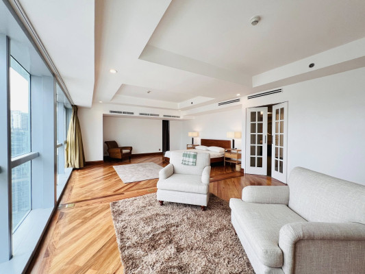 Walk-Through this 4-Bedroom Penthouse Bi-Level Unit in The Forbes Tower