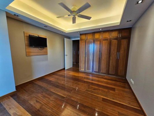 A Stylish 3 Bedroom Condo for Sale in The Grove, Rockwell