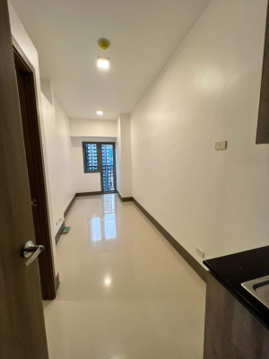 1br Bare Unit condo for rent suite A family with 1 balcony