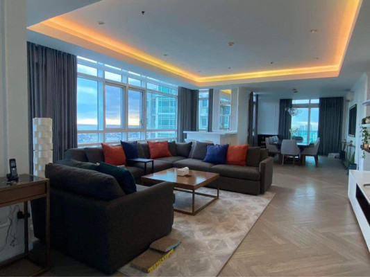 A Sophisticated Lower Penthouse for Sale in Makati