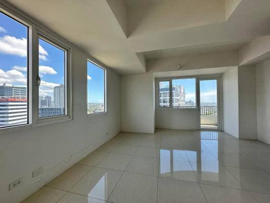 Calyx Residences 1 bedroom unit with 1 car park