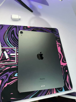 Ipad Air 5 (64gb) with spigen tempered glass and spigen ultra hybrid clear case