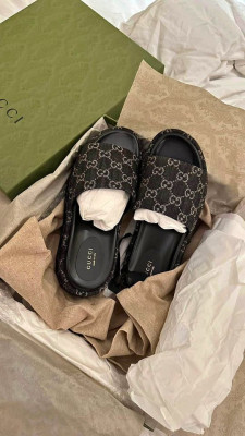 ORIGINAL GUCCI PLATFORM SANDALS