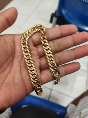 Sale / Swap 18k bracket chunky 9.8g 7half