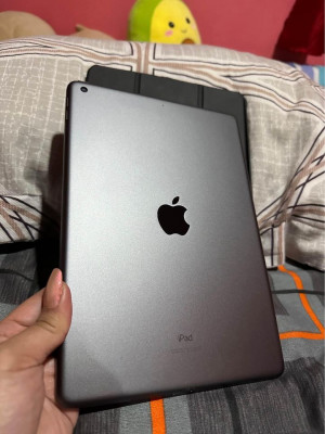 iPad 8th Gen (128GB)