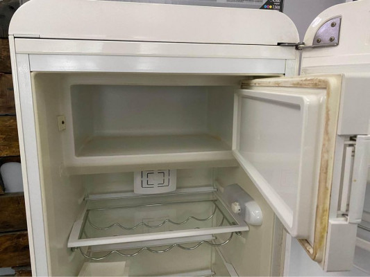 SMEG FAB28RBI Retro-style top mount refrigerator