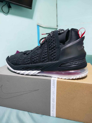 LEBRON 18 XVIII