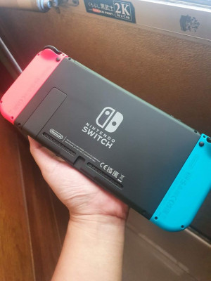 Nintendo Switch V2 with games