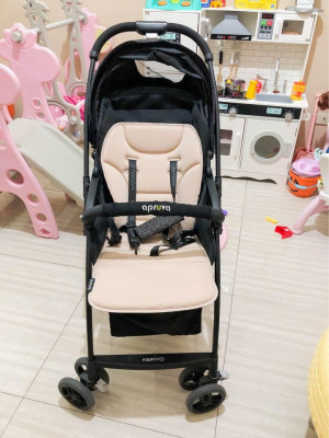 Selling our Apruva Keiryo Lightweight Reversible Stroller