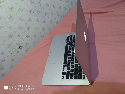 MacBook air 2017 1.8GHz 8gb Ram /13inch. Php: 25,000 free delivery