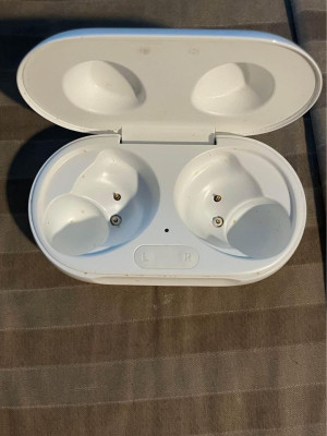 Samsung Buds Plus in white