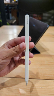 64 GB iPad Air 4 with Apple Pencil 2 and Apple Magnetic Folio