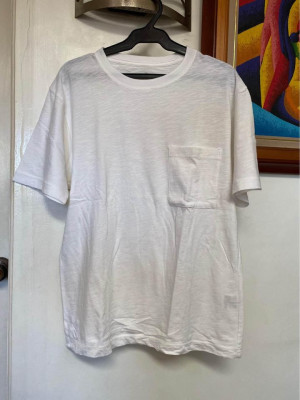 Uniqlo white pocket tee M