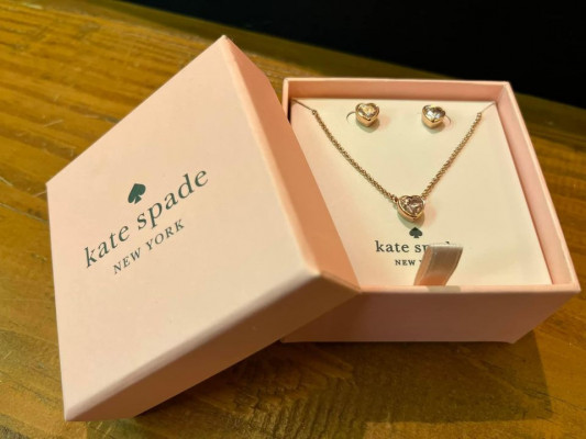 Selling my Authentic Kate spade set