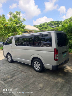 2013 Toyota hiace commuter