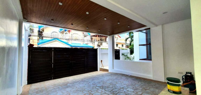 HOUSE AND LOT FOR SALE