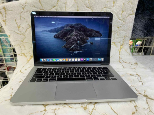 MacBook Pro Retina 13-inch 2015 8GB RAM 512 SSD Complete With Box