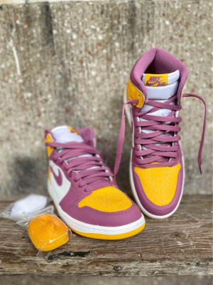 Air Jordan 1 Mid Brotherhood