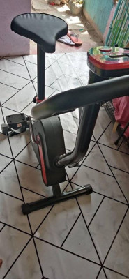 UPRIGHT STATIONARY BIKE