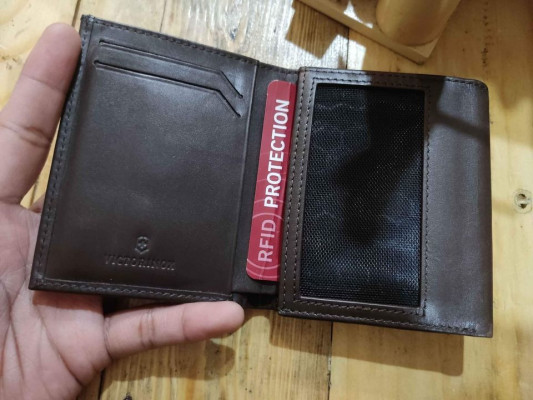 Preloved Victorinox Genuine Leather Trifold Wallet