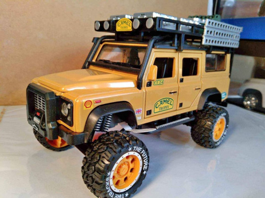 DEFENDER Metal Toy