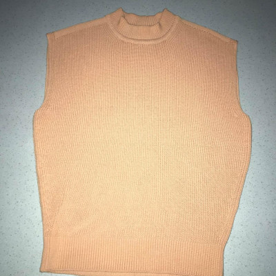 UNIQLO VEST with tag