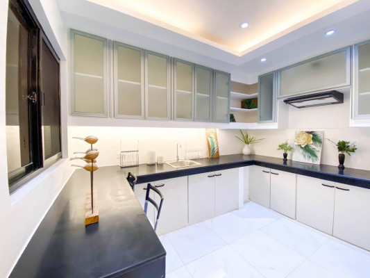 ⁣Rare Modern Contemporary house for sale in Mandaluyong City ⠀