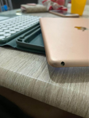 iPad 6th Gen 128GB with Bluetooth Keyboard