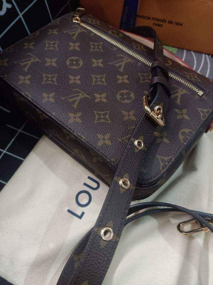 lv pochette metis