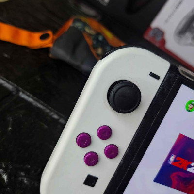 Switch OLED with 4 physical game and 11 digital games for sale